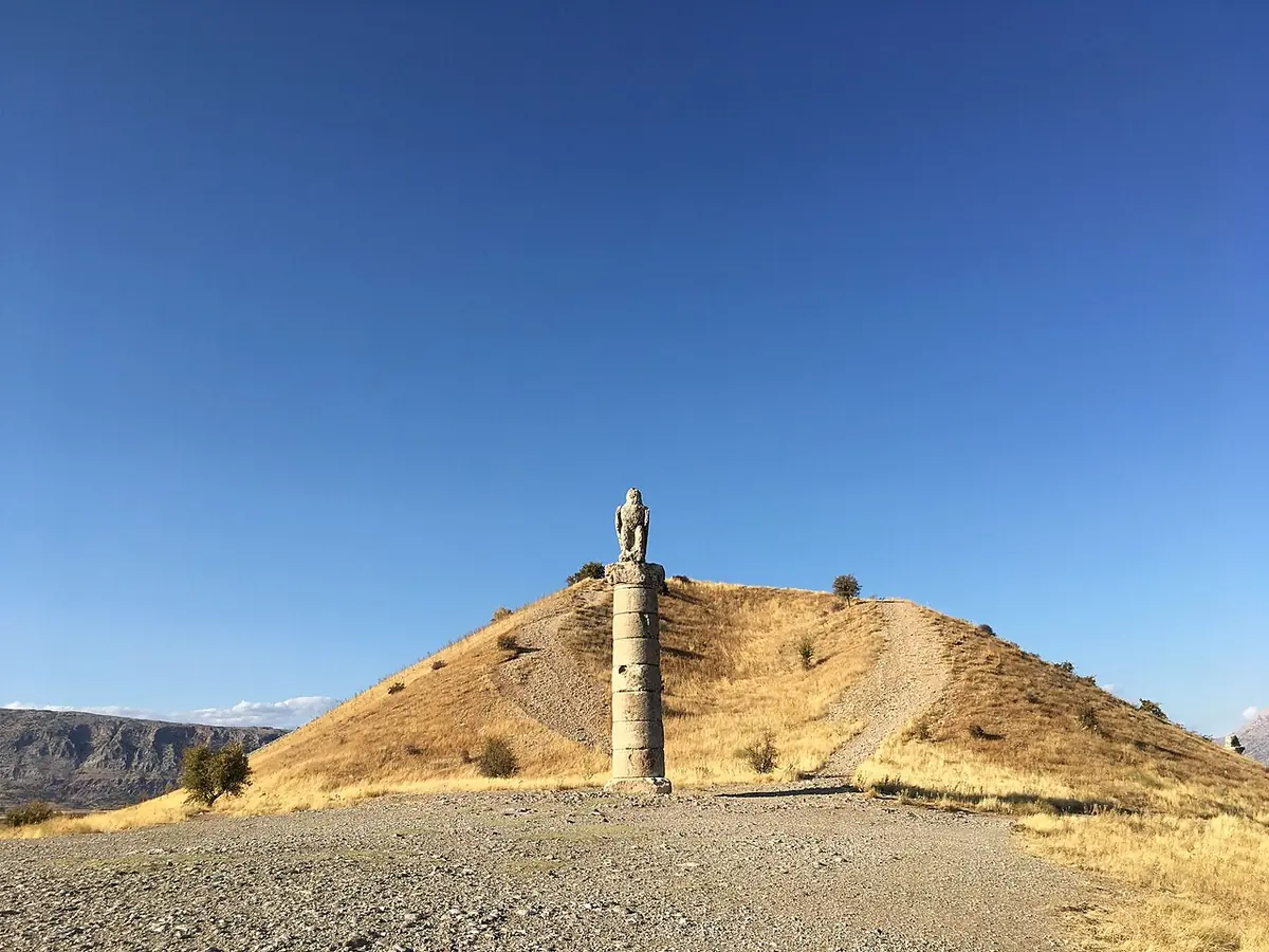 Karakuş Tümülüsü, Kâhta, Adıyaman