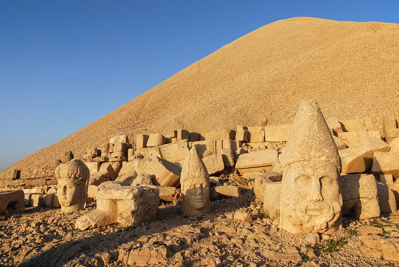 Nemrut Dağı Batı Terası, Kâhta, Adıyaman