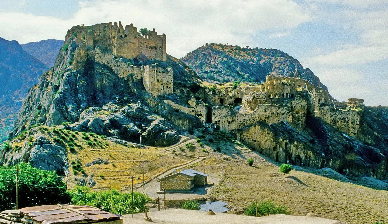 Yeni Kale (Eski Kâhta), Kâhta, Adıyaman
