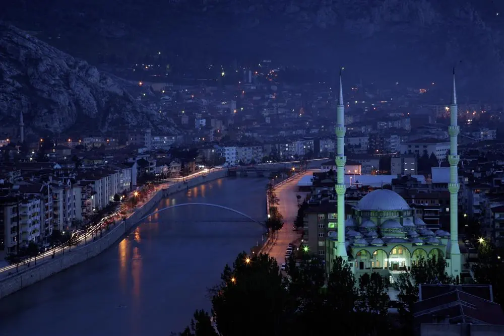 Amasya gece görünümü