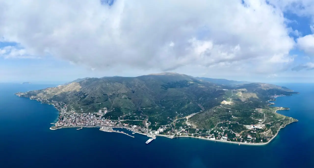 Marmara Adası merkezi ve İlyas Dağları