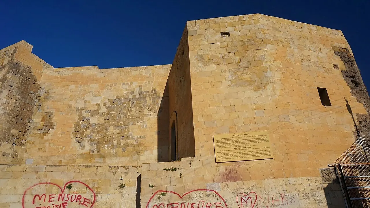 Bayburt Kalesi dış surları