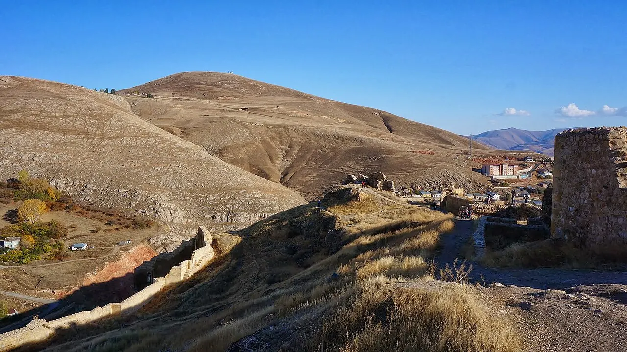 Bayburt Kalesi, Halfikale çevresi