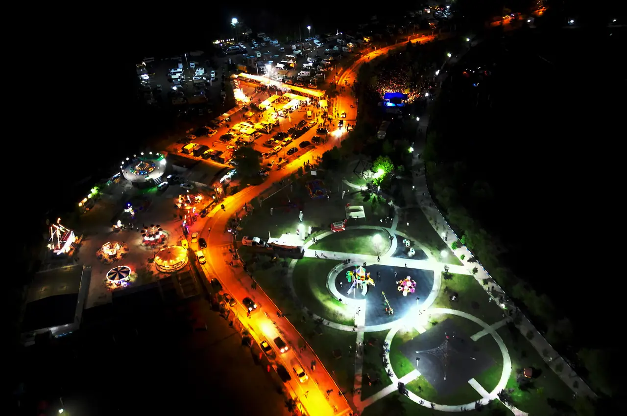 Pelitözü Gölpark gece görünümü, Bilecik