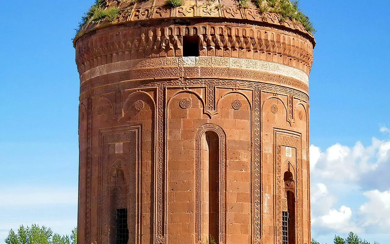 Usta Şagirt Kümbeti, Ahlat