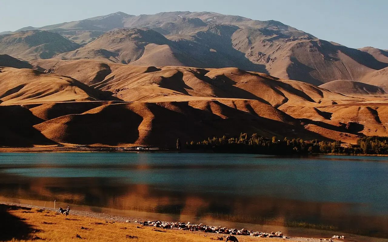 Aygır Gölü ve Süphan Dağı, Adilcevaz