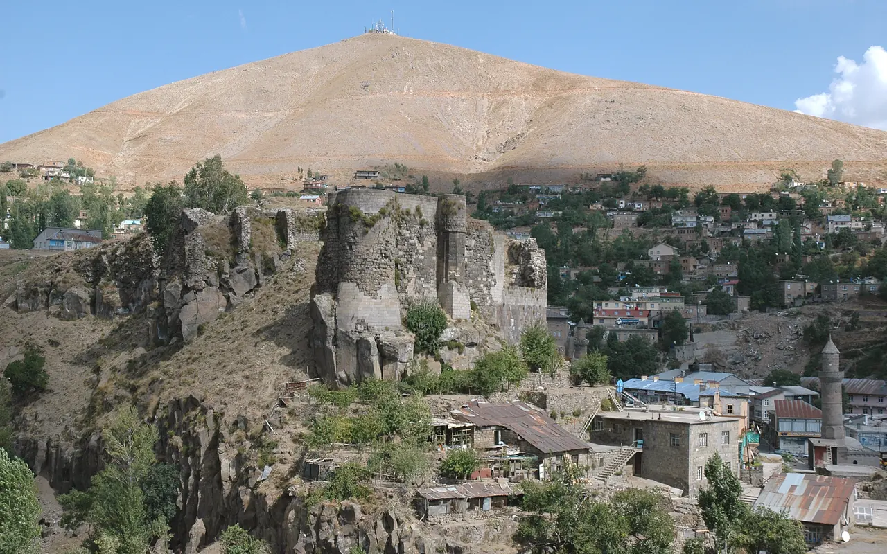 Bitlis Kalesi ve şehir dokusu