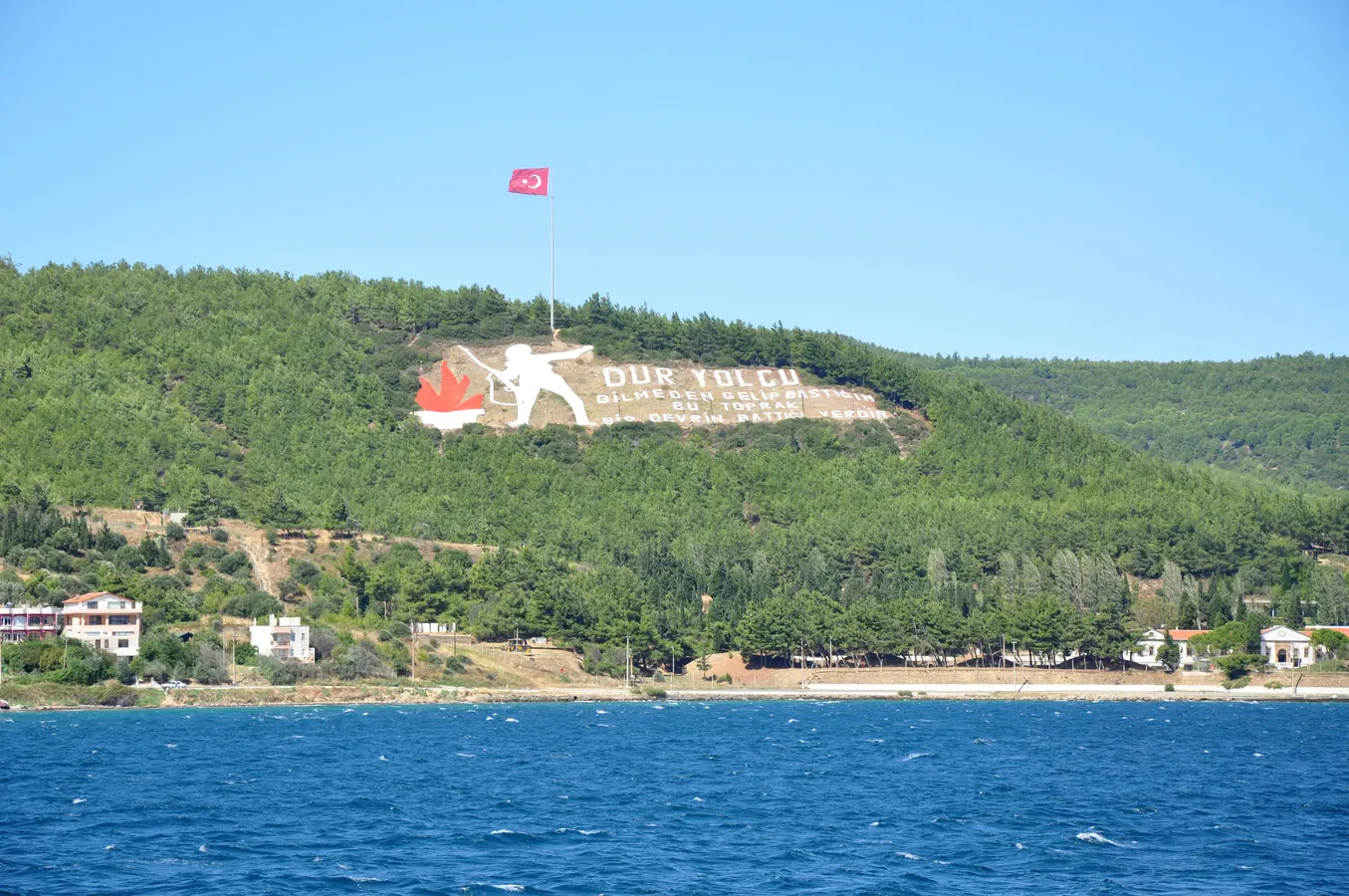 Kilitbahir ve Dur Yolcu anıtı