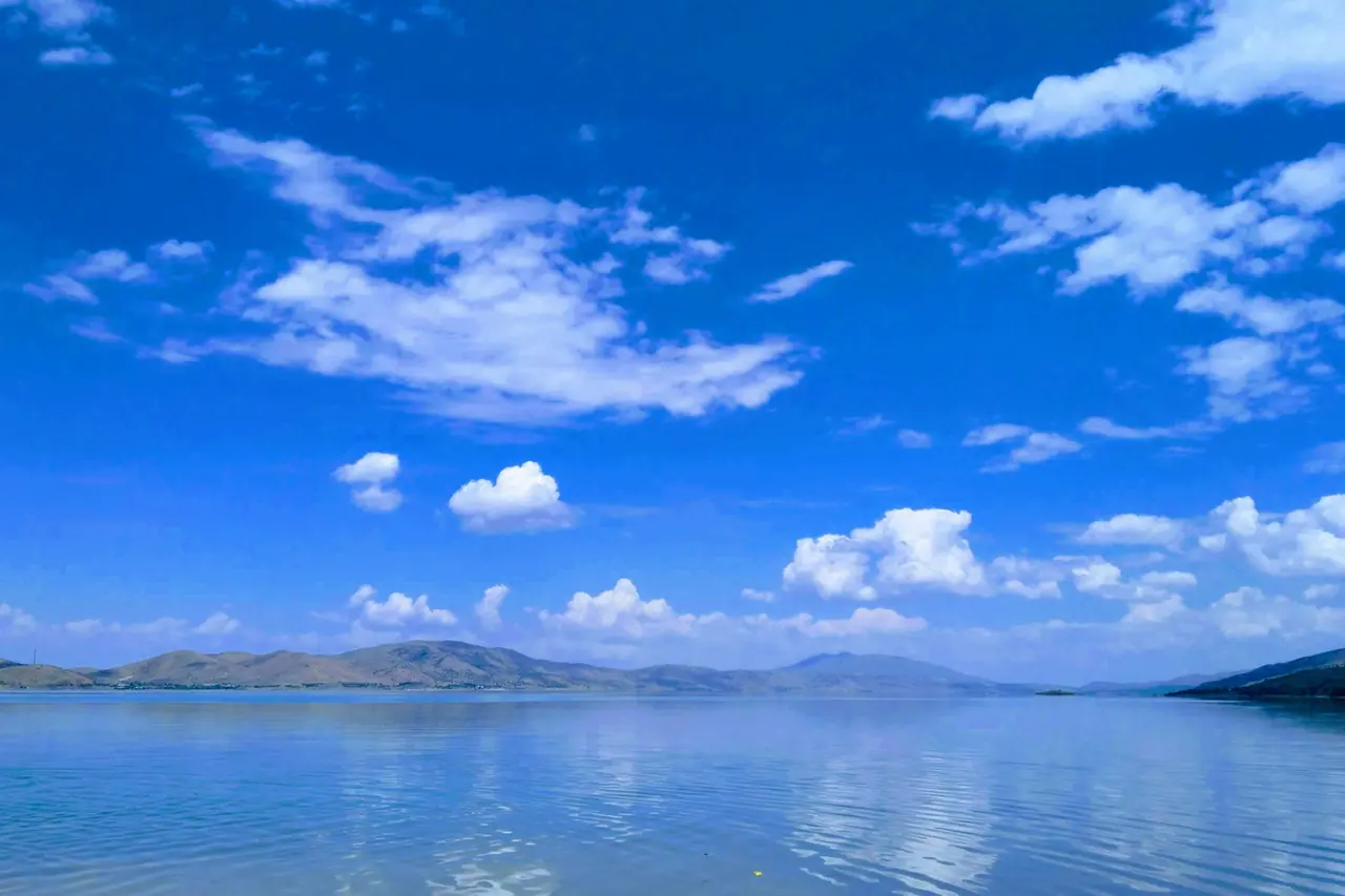 Hazar Gölü kıyı hattı, Elazığ