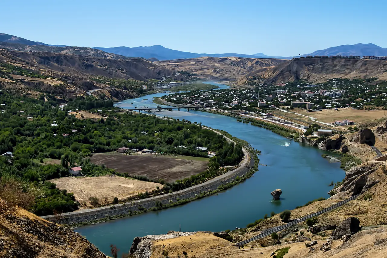 Palu ve Murat Nehri, Elazığ