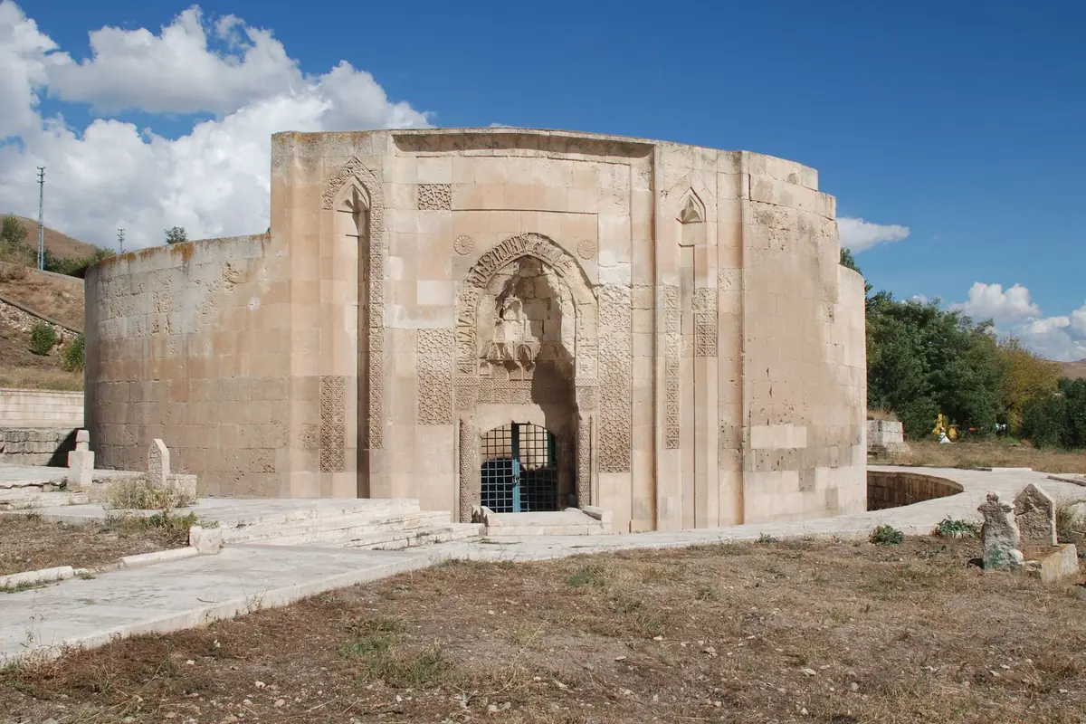 Mama Hatun Kümbeti, Tercan
