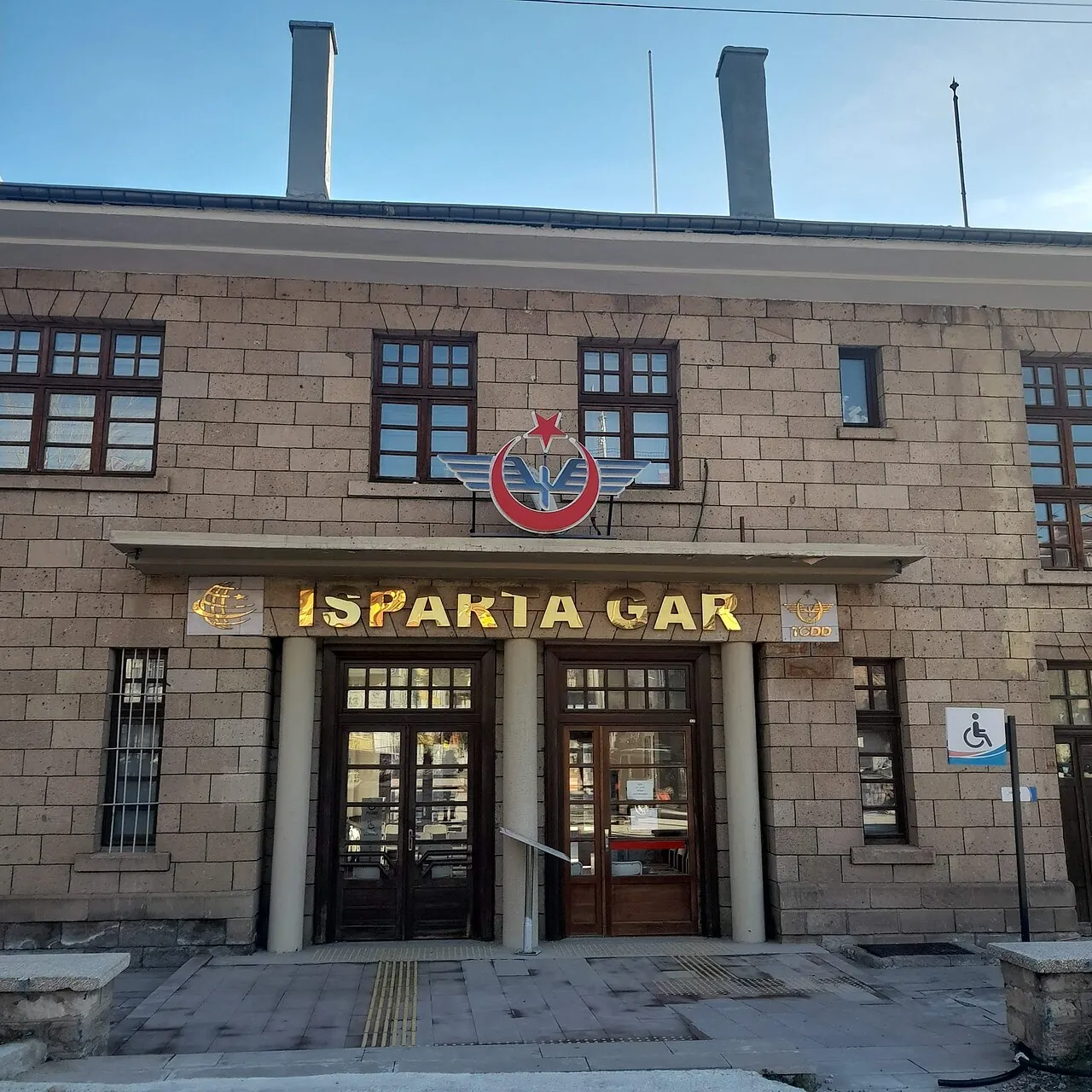 Isparta Garı ve şehir ulaşımı