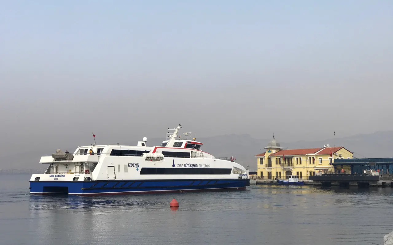 Pasaport Vapur İskelesi, İzmir