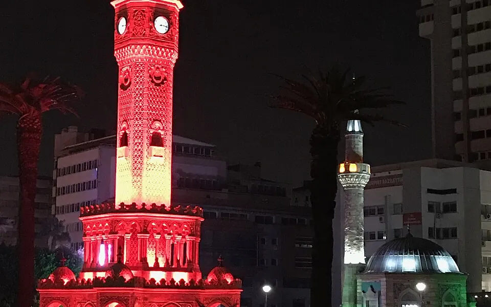 Konak Meydanı ve İzmir Saat Kulesi