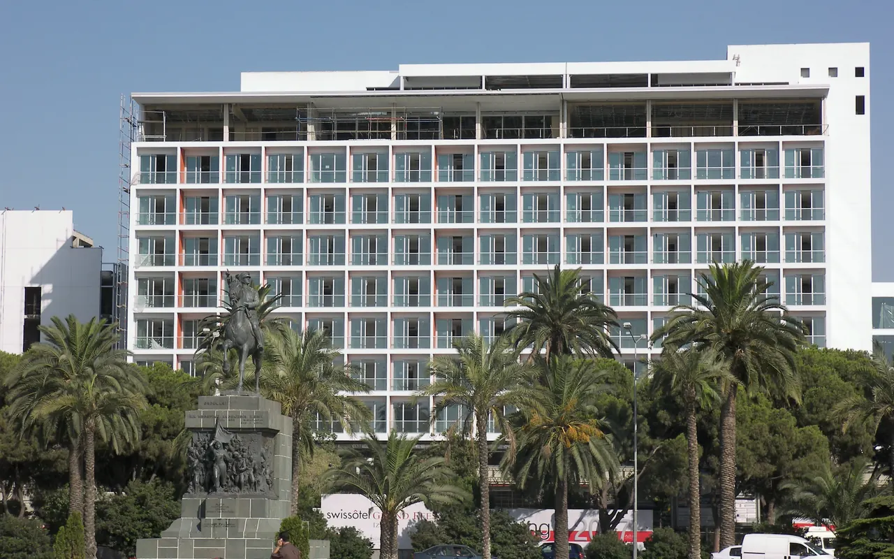 Swissôtel Büyük Efes ve Cumhuriyet Meydanı çevresi, İzmir