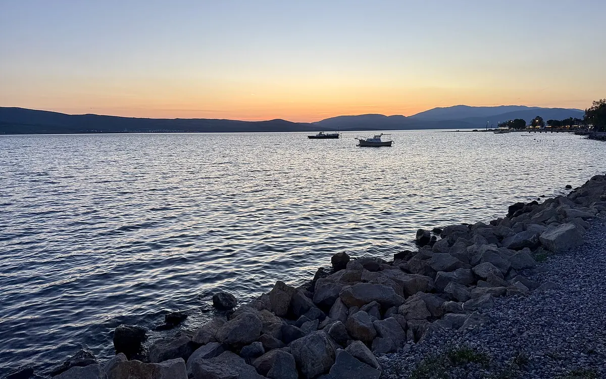 Özbek, Urla
