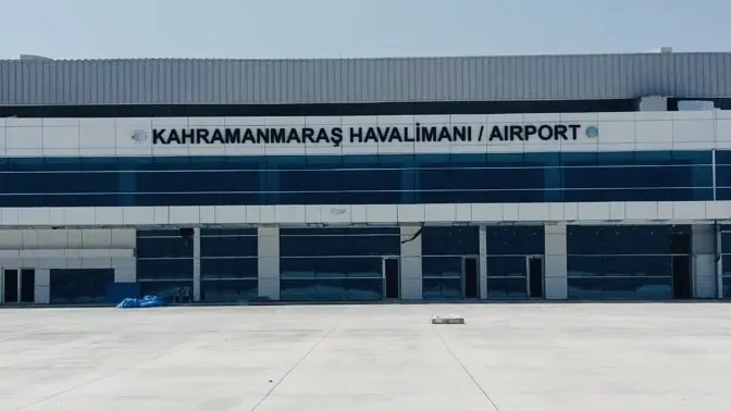 Kahramanmaraş Havalimanı terminal girişi