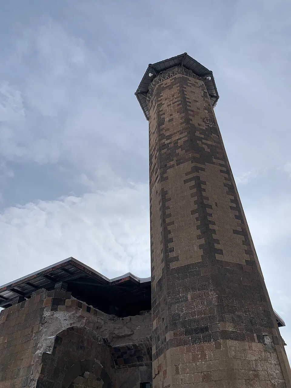 Menuçehr Camii minaresi, Ani Örenyeri, Kars