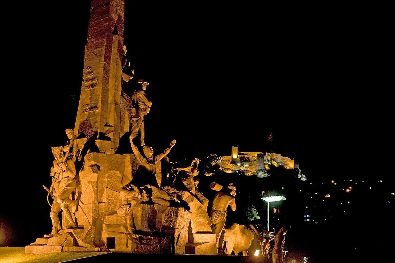 Şerife Bacı ve Atatürk Anıtı, Kastamonu