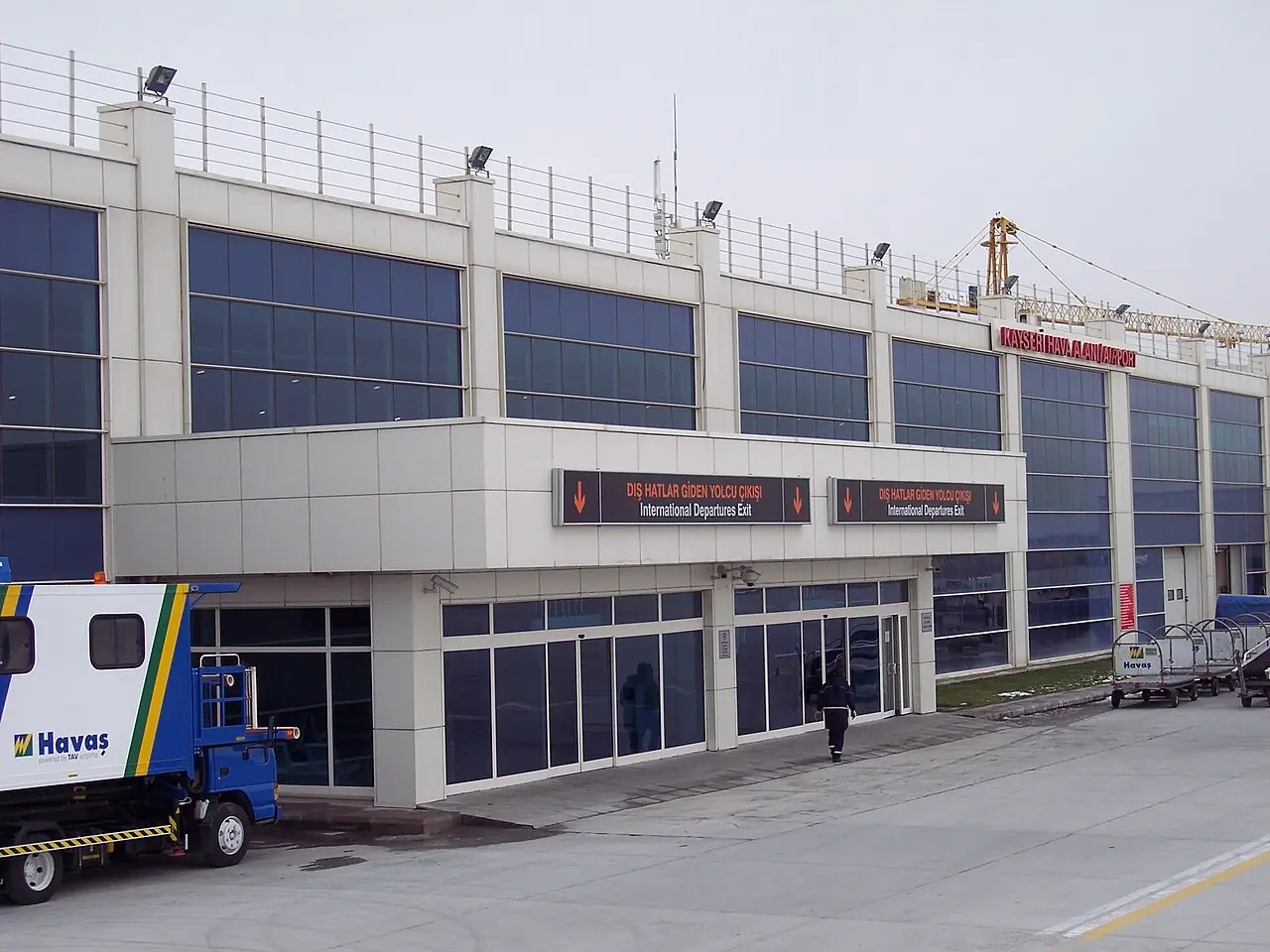Kayseri Havalimanı terminal çevresi