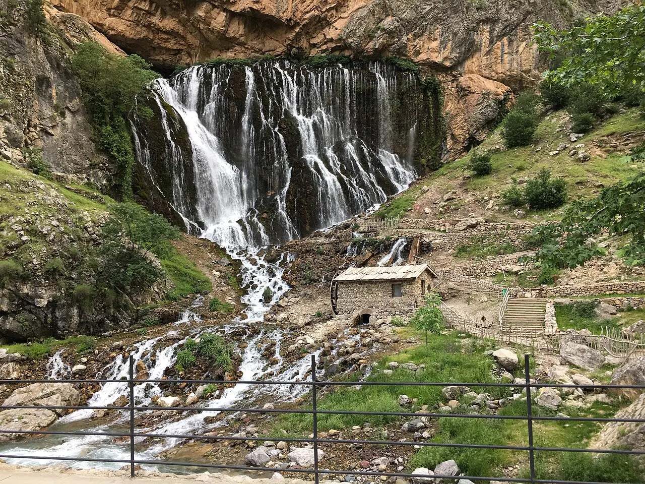 Kapuzbaşı Takım Şelaleleri, Yahyalı