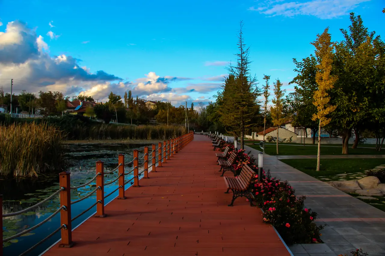 Hılla Parkı ve göleti, Kırşehir