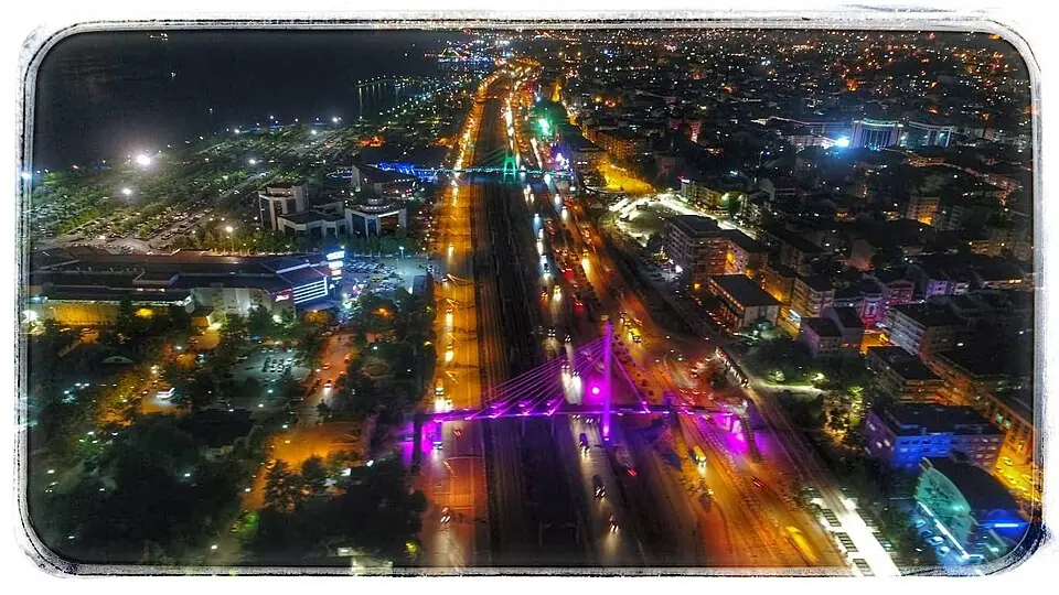 İzmit gece görünümü