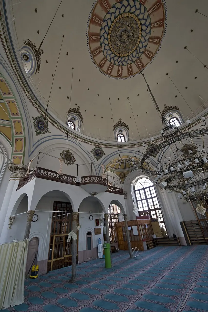 Aziziye Camii iç mekânı, Karatay