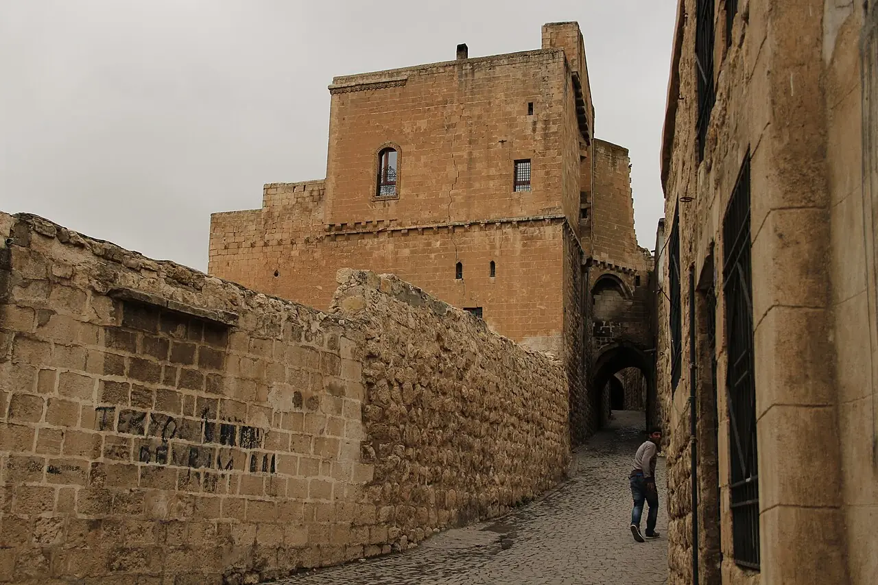 Eski Mardin taş evleri