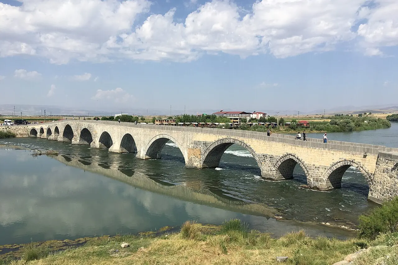 Tarihi Murat Köprüsü, Muş