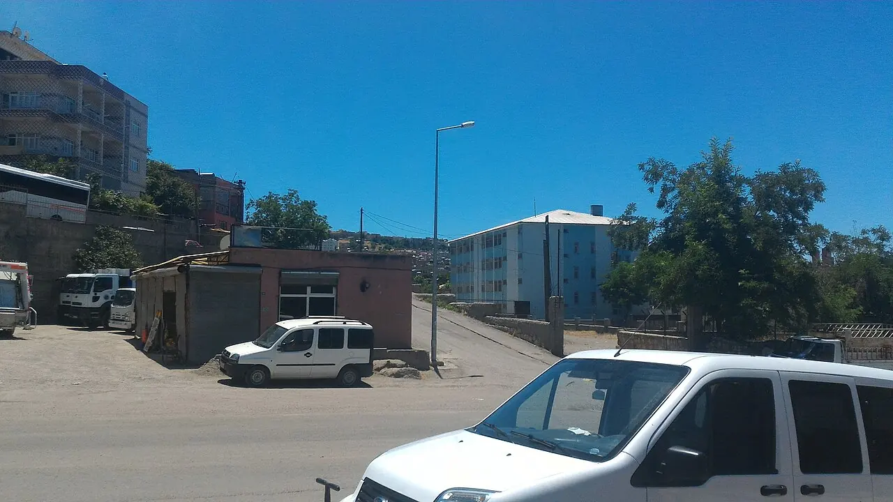 Şirvan yolu ve dağ peyzajı, Siirt