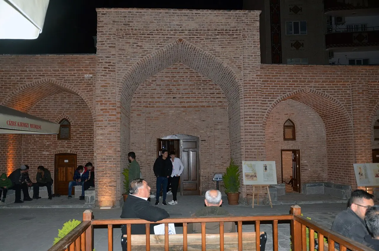 Kırmızı Medrese, Cizre