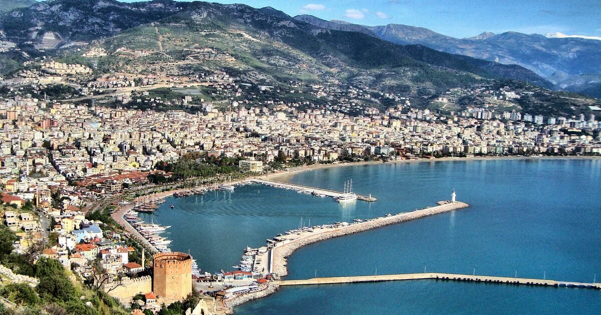Alanya: Lüks Korsan Teknesi, Transfer, Öğle Yemeği ve Meşrubat